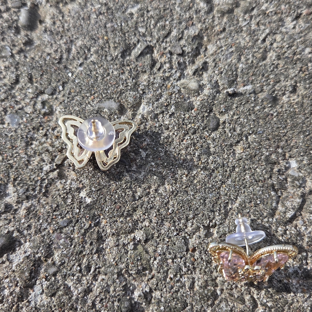 Butterfly Crystal Stud Earrings NWOT - Picture 3 of 3